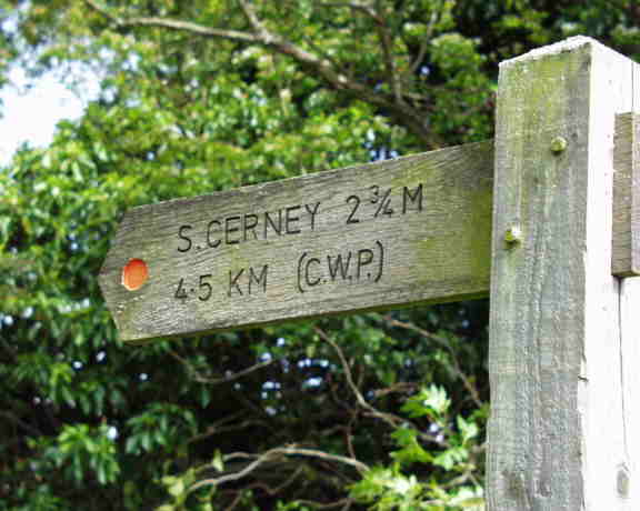 Love Lane Signpost - T&S Canal Cirencester Branch